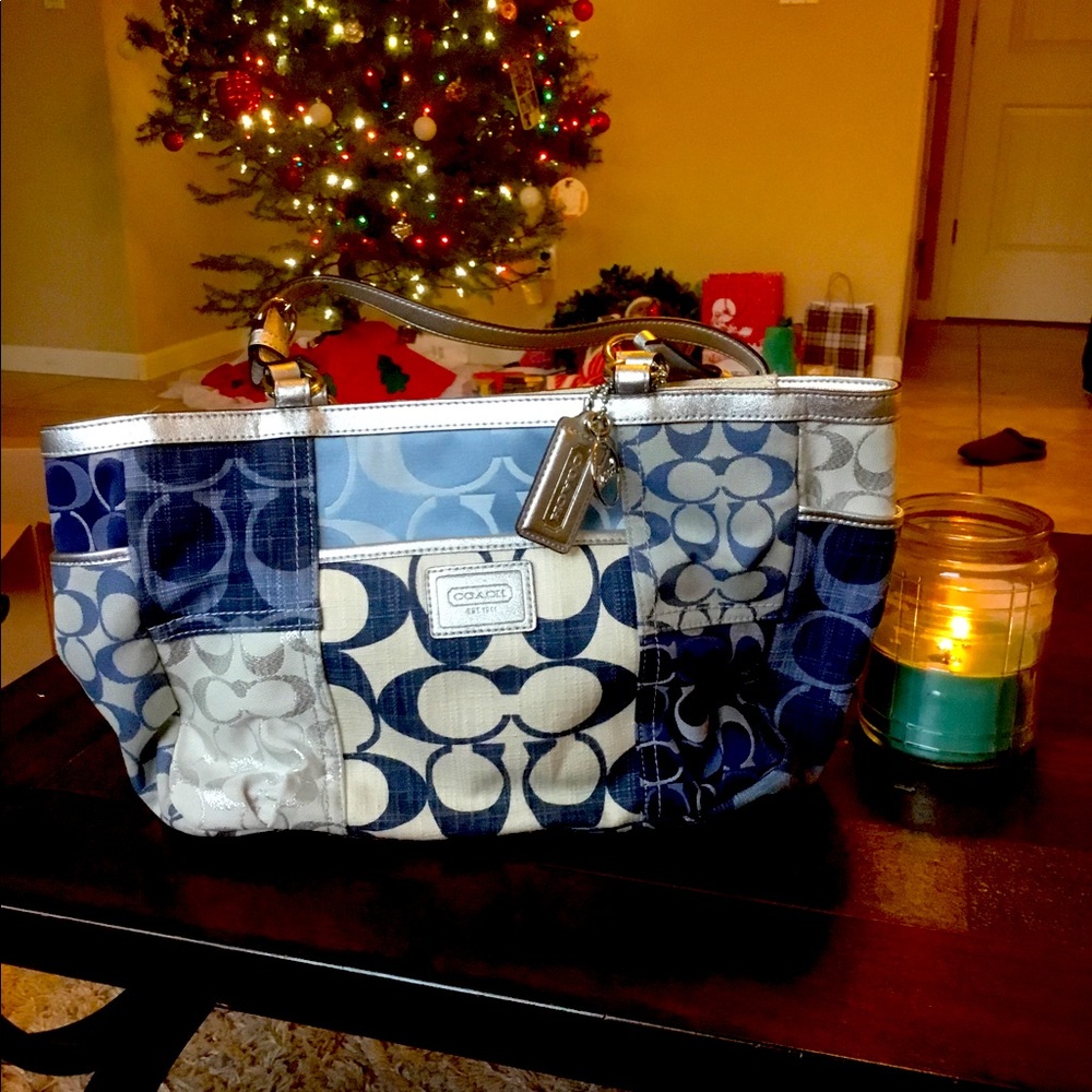 Navy blue patterned Coach purse w Wallet!